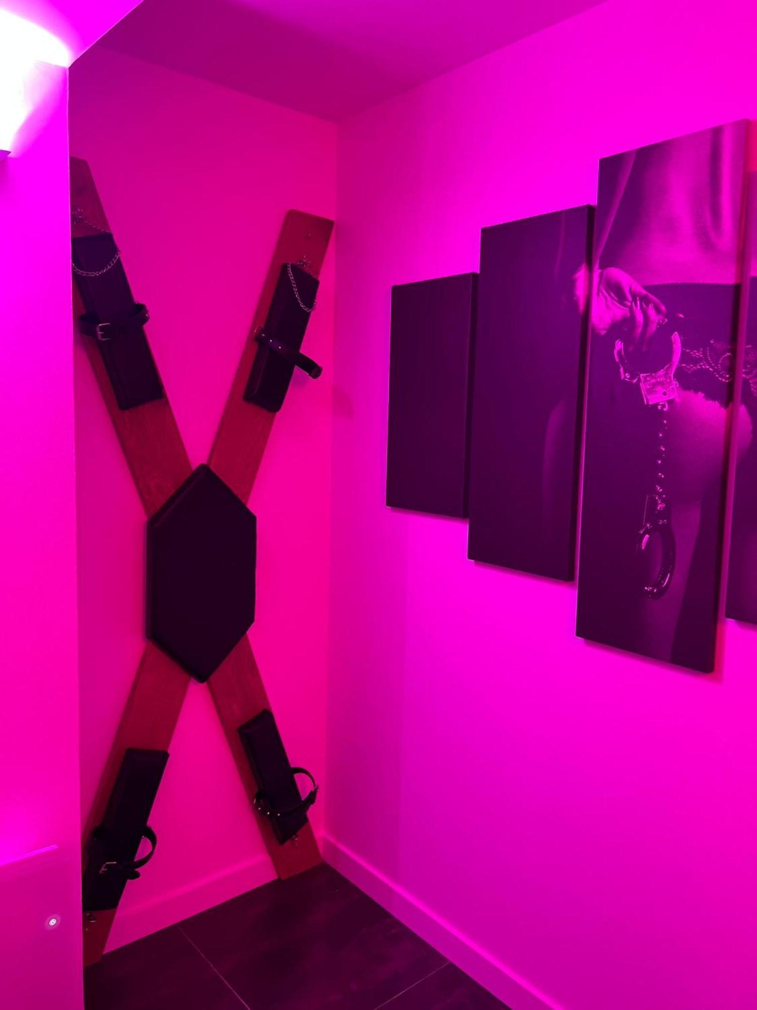 בר Love Room: Aux Plaisirs Des Sens Jacuzzi Prive מראה חיצוני תמונה