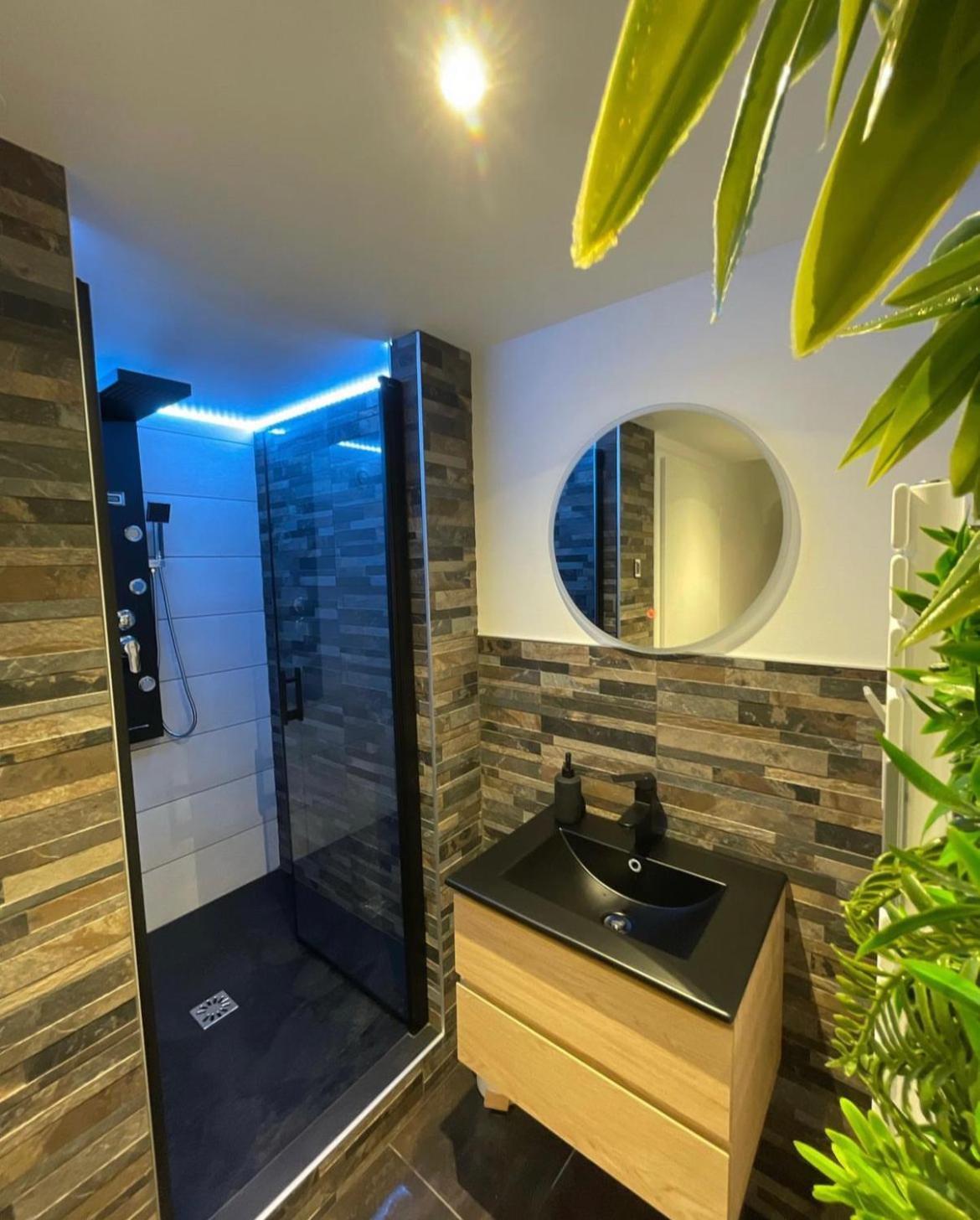 בר Love Room: Aux Plaisirs Des Sens Jacuzzi Prive מראה חיצוני תמונה